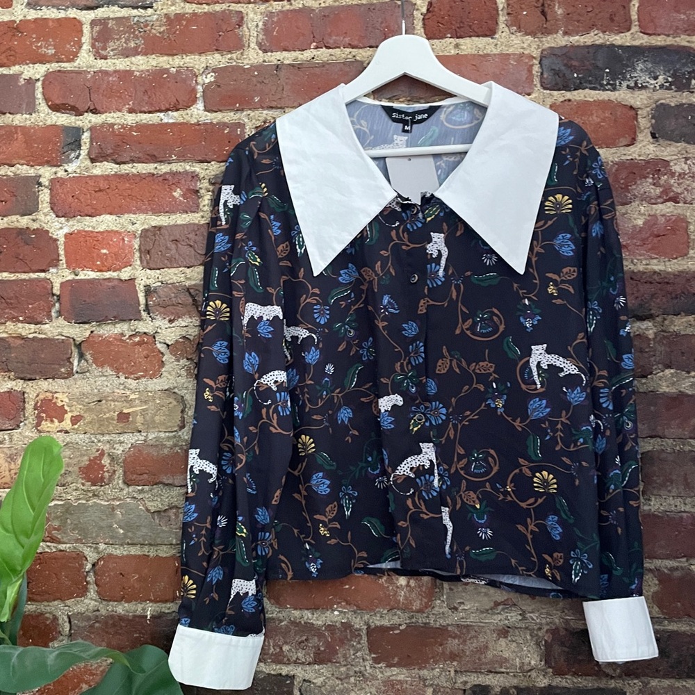 Jungle Print Sister Jane Blouse with white oversize collar and cuffs. Med. NWT